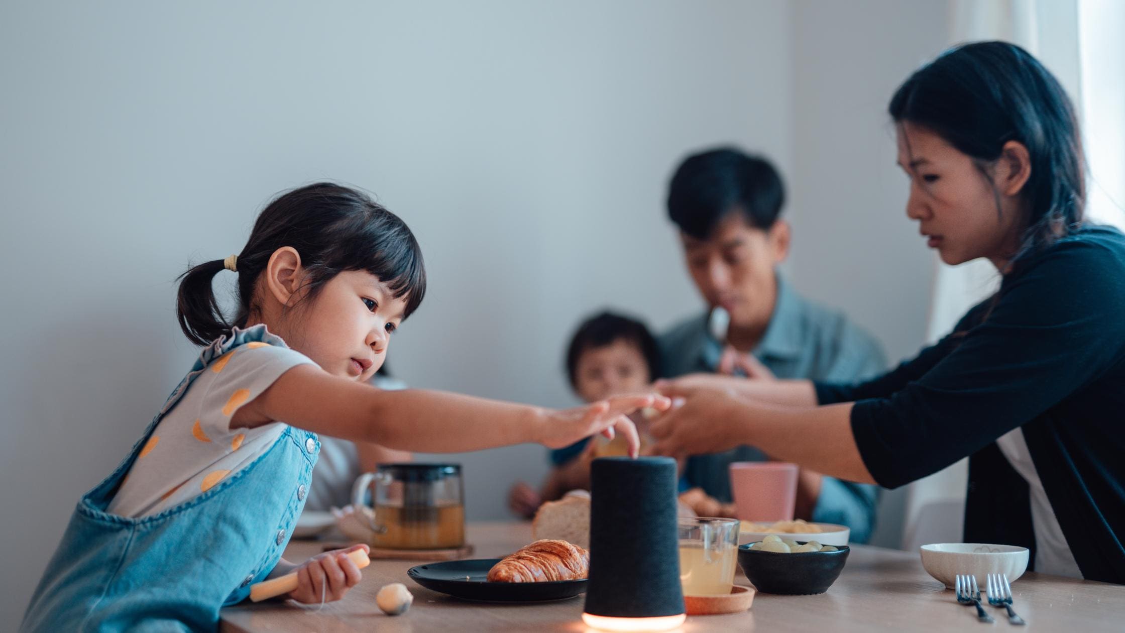 Data and privacy - family at breakfast